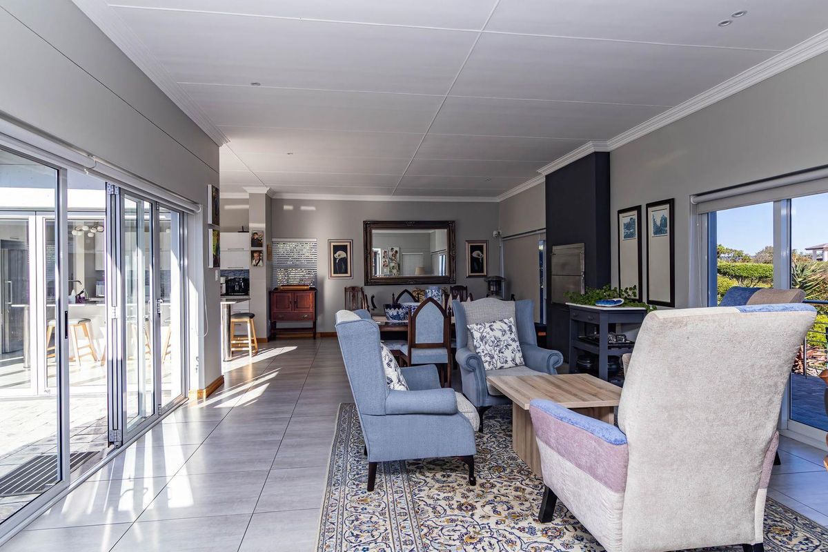4 Bedroom Family House or Guest House Opportunity! - Photo 4