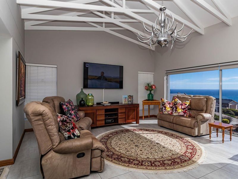 4 Bedroom Family House or Guest House Opportunity! - Photo 7