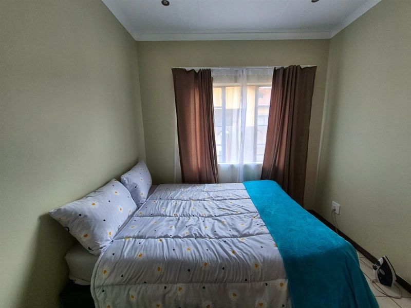 Spacious and Secure 3-Bedroom Townhouse in Prime Mooikloof Ridge - Photo 10