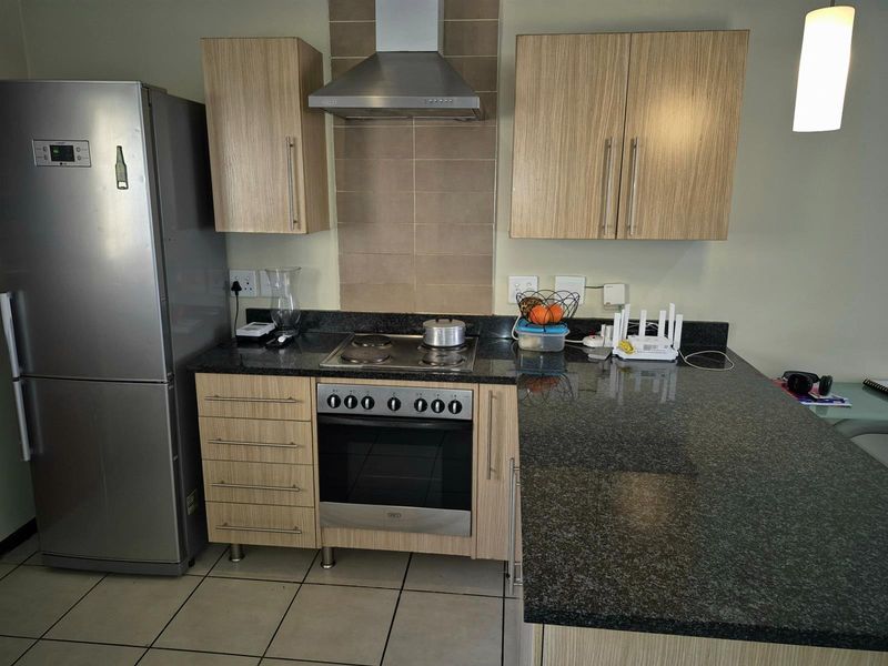 Spacious and Secure 3-Bedroom Townhouse in Prime Mooikloof Ridge - Photo 2