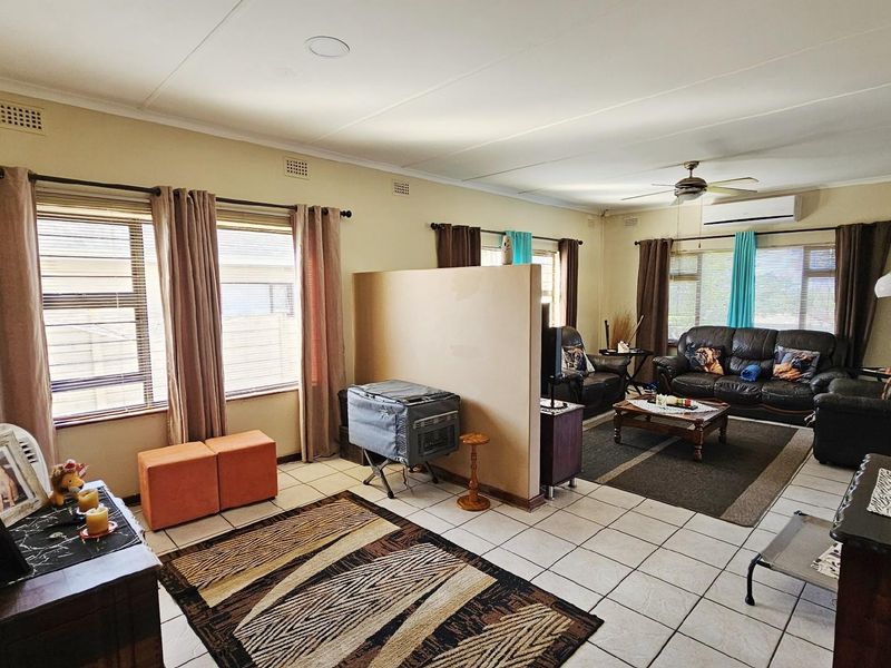 Beautiful Family home in Shelly Beach - Photo 9