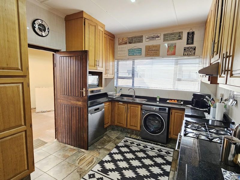 Beautiful Family home in Shelly Beach - Photo 6