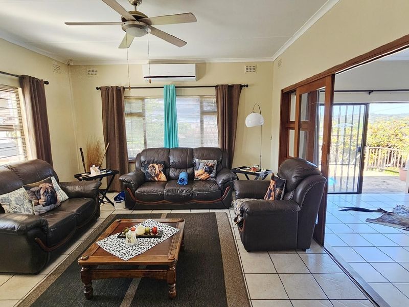 Beautiful Family home in Shelly Beach - Photo 10