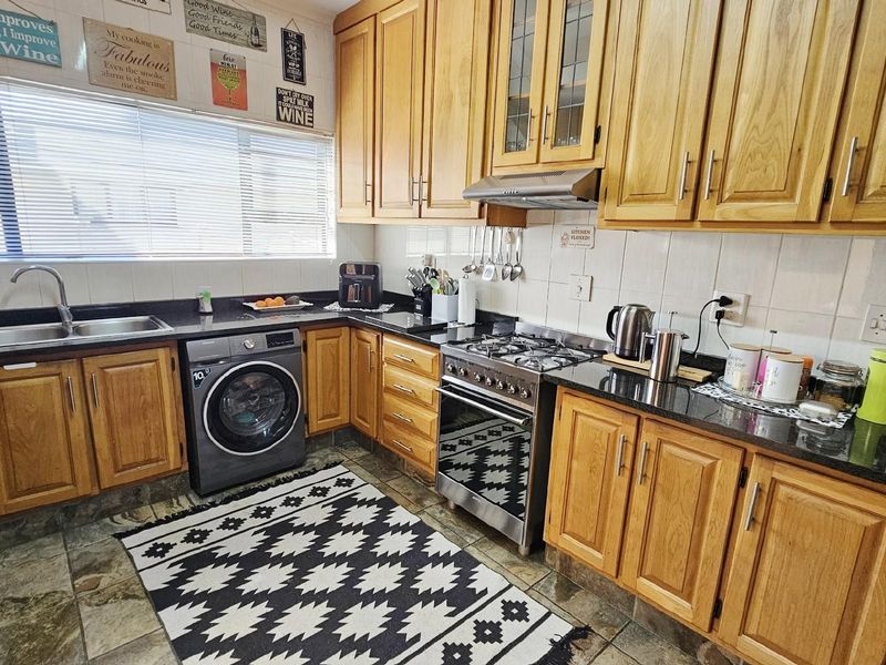 Beautiful Family home in Shelly Beach - Photo 5