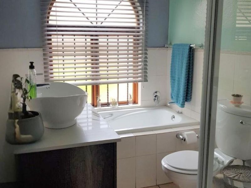 Lovely Modern 2-Bed 2 (Full) Bath Ground Floor Apartment For Sale in Secure Estate - Photo 10