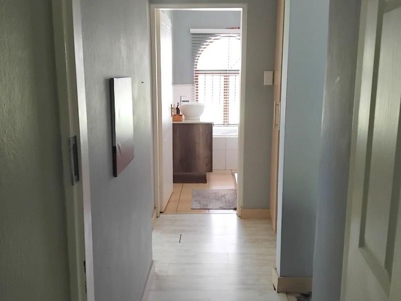 Lovely Modern 2-Bed 2 (Full) Bath Ground Floor Apartment For Sale in Secure Estate - Photo 9