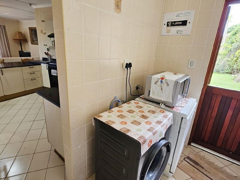 Townhouse For Sale in Uvongo Beach, Margate, KwaZulu Natal - Photo 6