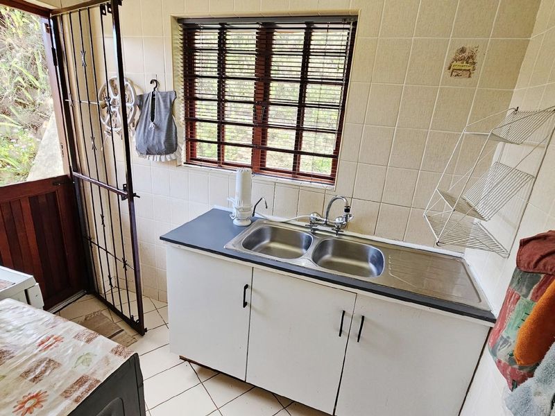 Townhouse For Sale in Uvongo Beach, Margate, KwaZulu Natal - Photo 7