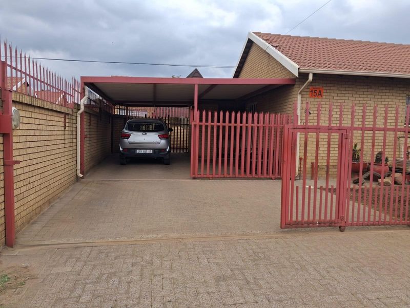 House For Sale in Reyno Ridge, Witbank - Photo 2