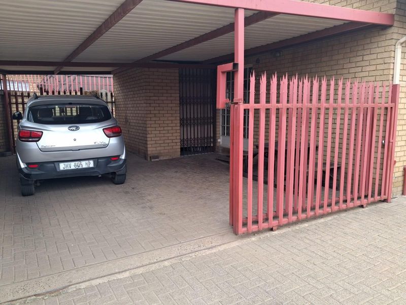House For Sale in Reyno Ridge, Witbank - Photo 4
