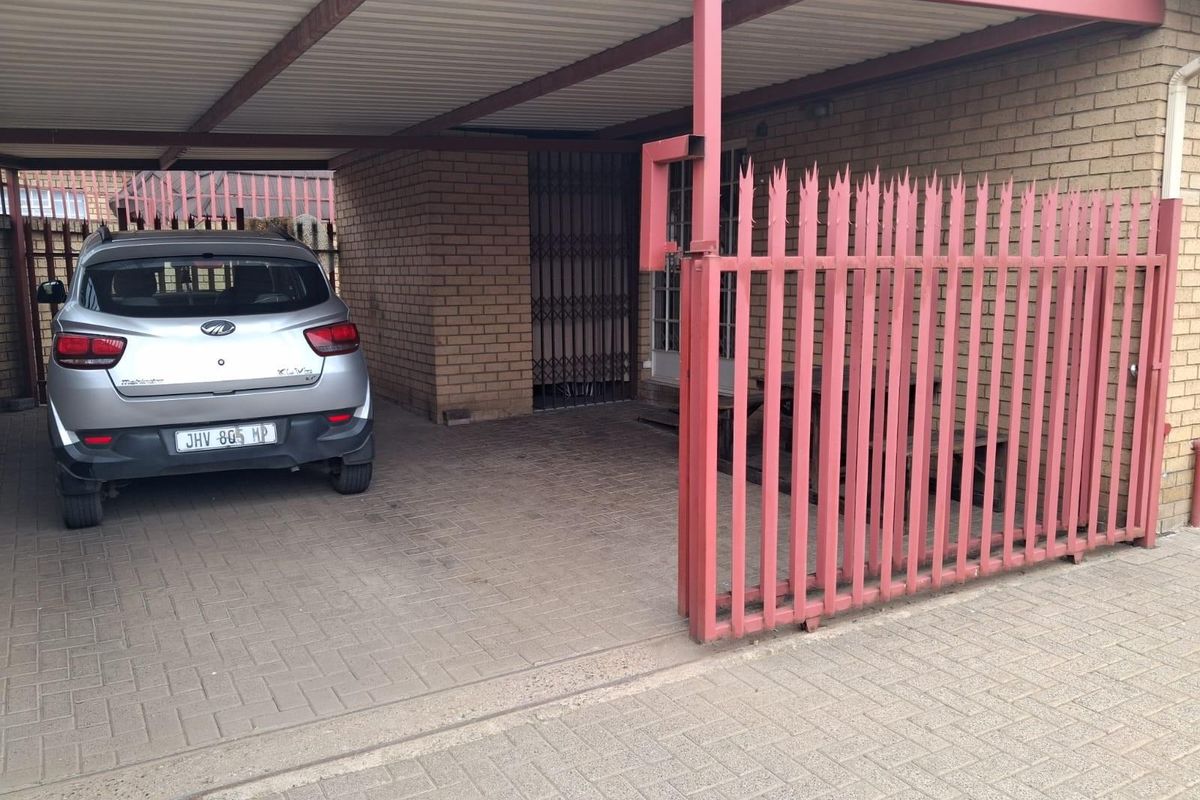 House For Sale in Reyno Ridge, Witbank - Photo 4