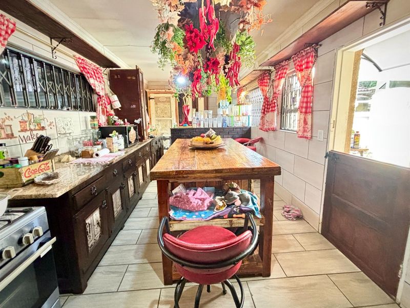 Two Magnificent Homes on One Erf - Multi-Gen Living or Dual-Income Opportunity - Photo 2