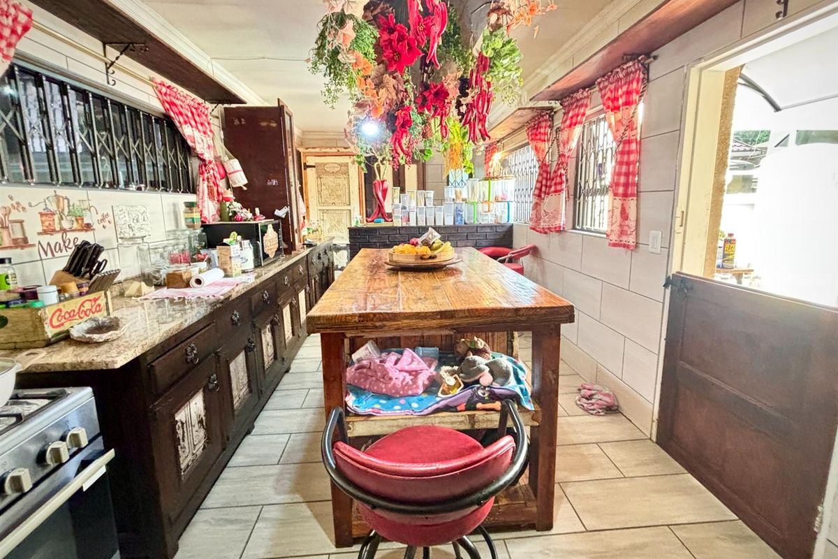 Two Magnificent Homes on One Erf - Multi-Gen Living or Dual-Income Opportunity - Photo 2