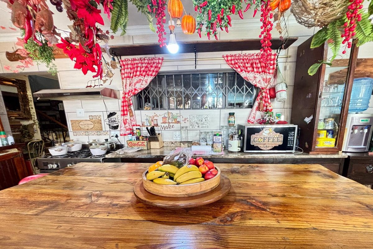 Two Magnificent Homes on One Erf - Multi-Gen Living or Dual-Income Opportunity - Photo 3