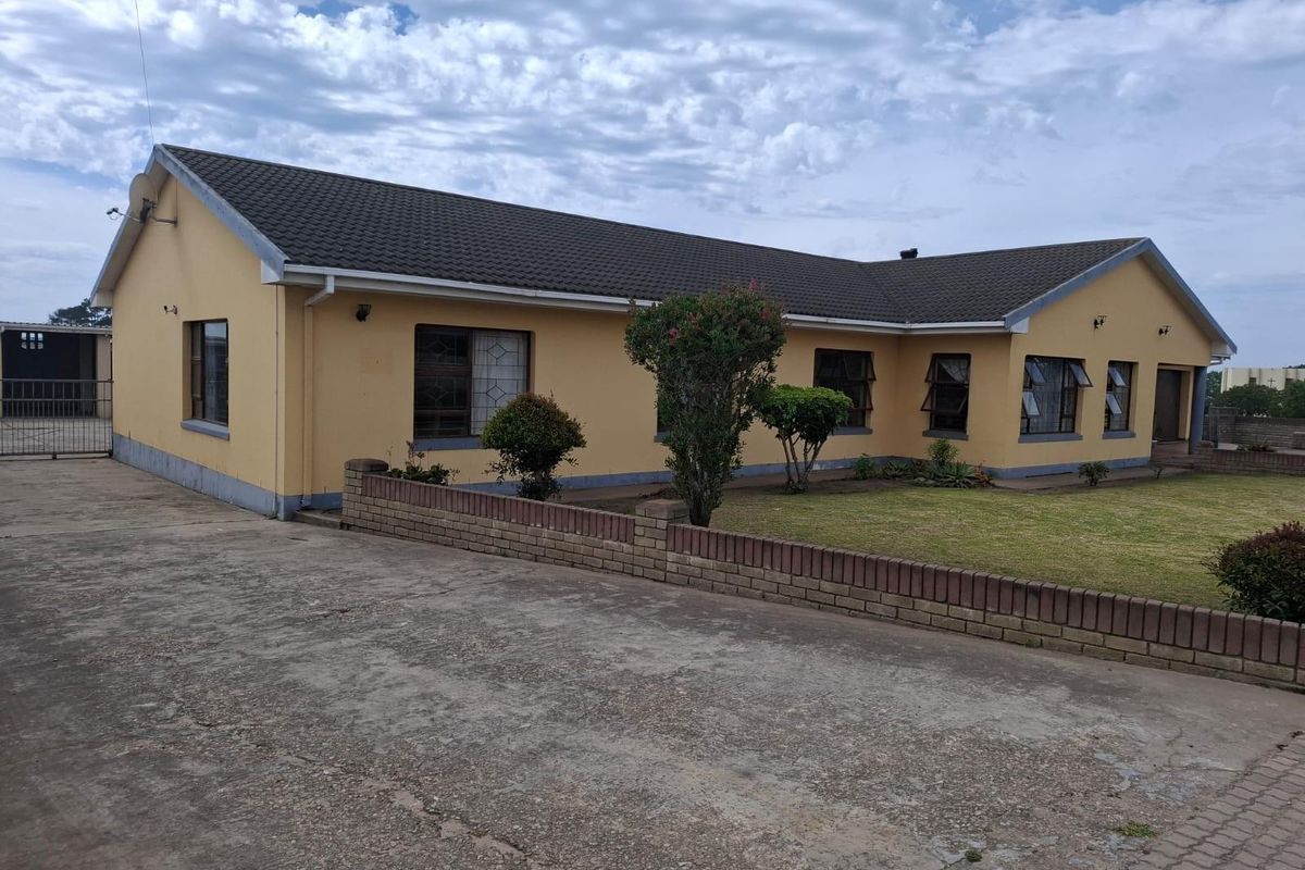 House For Sale in Pacaltsdorp George Western Cape - Photo 3