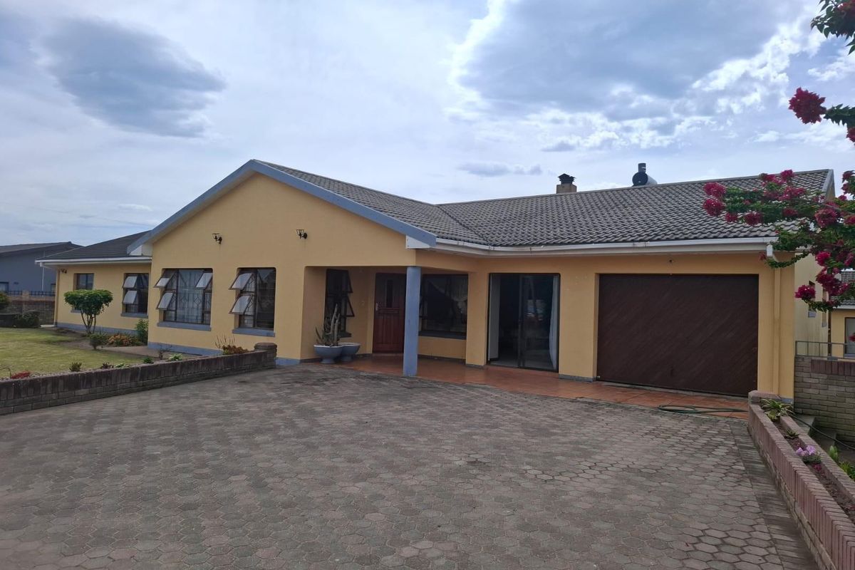 House For Sale in Pacaltsdorp George Western Cape - Photo 2