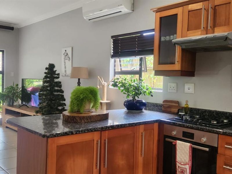 FOR SALE: Perfectly Positioned - 2 Bedroom Ground Apartment in Ballito Gardens - Photo 9