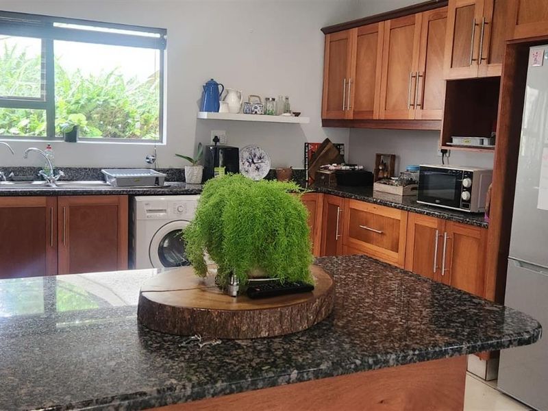 FOR SALE: Perfectly Positioned - 2 Bedroom Ground Apartment in Ballito Gardens - Photo 7