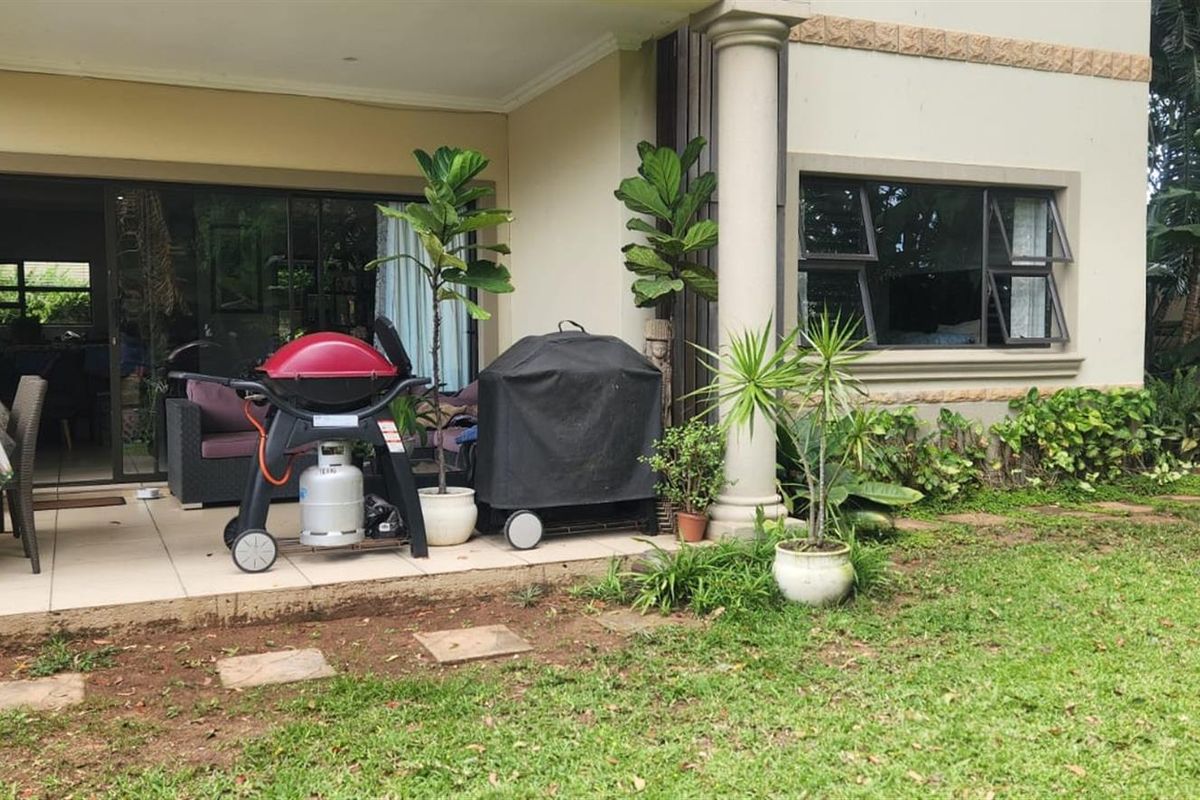 FOR SALE: Perfectly Positioned - 2 Bedroom Ground Apartment in Ballito Gardens - Photo 2