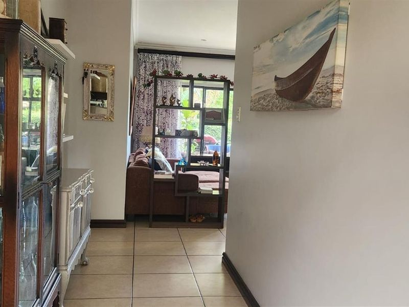 FOR SALE: Perfectly Positioned - 2 Bedroom Ground Apartment in Ballito Gardens - Photo 3