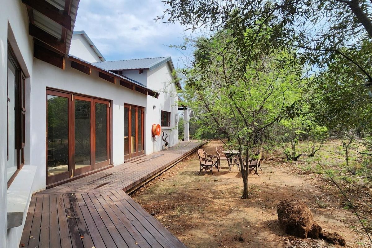 Private Game Farm -  Four bedroom home near Bela-Bela - 186 hectares -  SOLE MANDATE - Photo 2