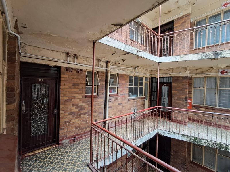 Apartment For Sale in Berea, Johannesburg - Photo 7