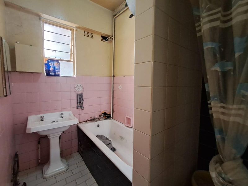 Apartment For Sale in Berea, Johannesburg - Photo 6