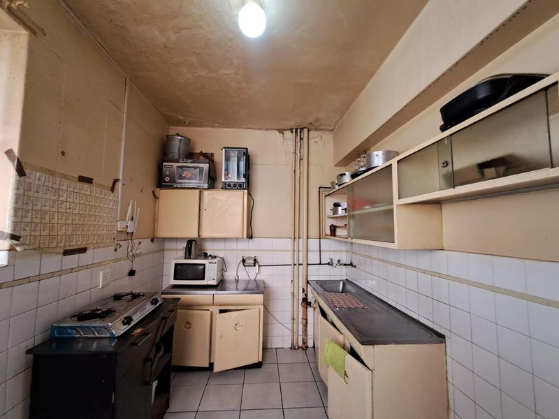 Apartment For Sale in Berea, Johannesburg - Photo 4