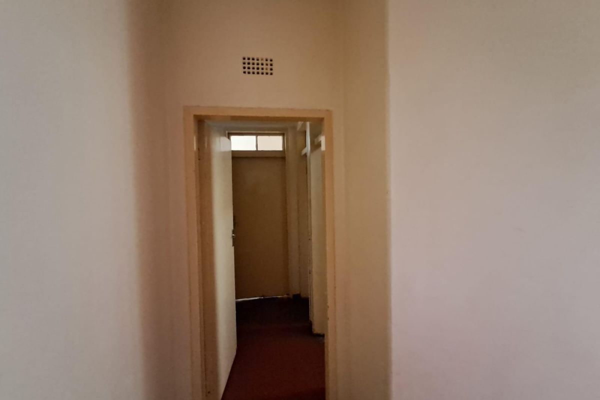 Apartment For Sale in Berea, Johannesburg - Photo 5