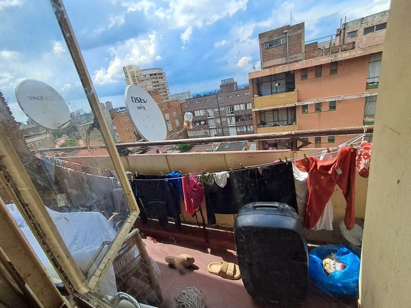 Apartment For Sale in Berea, Johannesburg - Photo 3