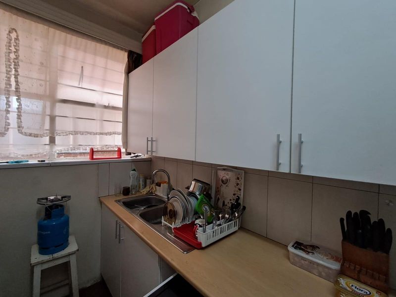 Apartment For Sale in Yeoville, Johannesburg - Photo 4