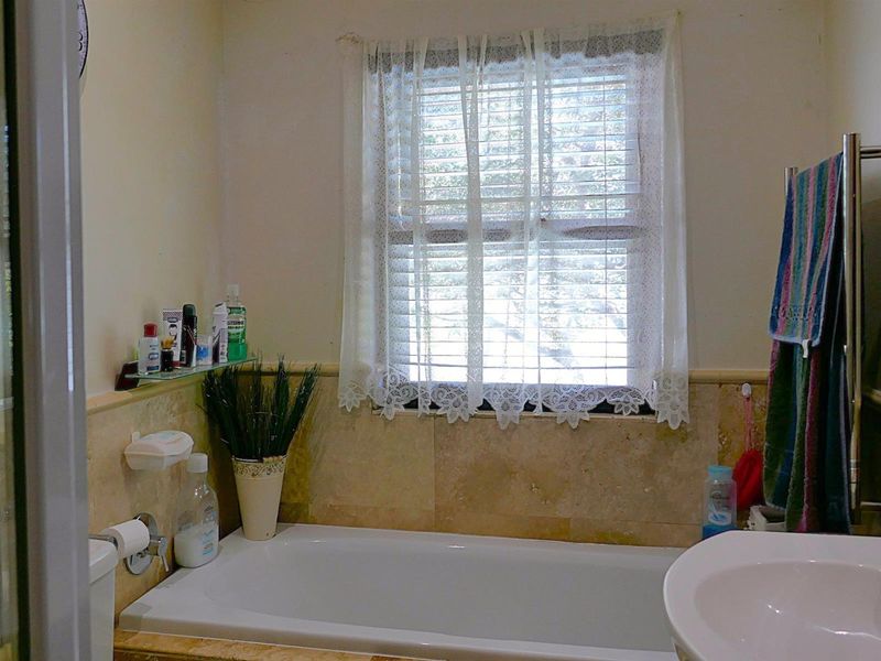 Tranquil Ground-Floor Apartment in Boutique Block - Photo 9