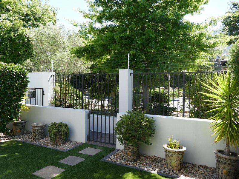 Tranquil Ground-Floor Apartment in Boutique Block - Photo 2