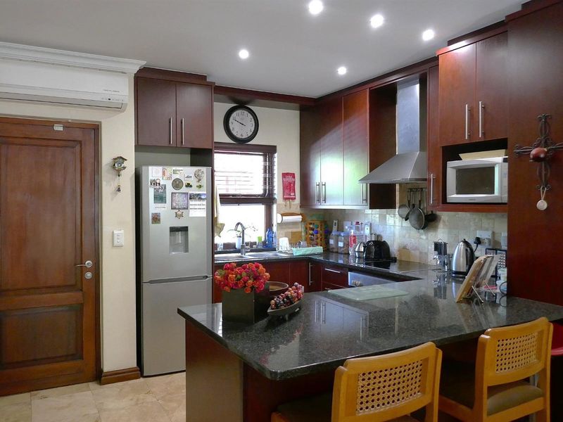 Tranquil Ground-Floor Apartment in Boutique Block - Photo 5