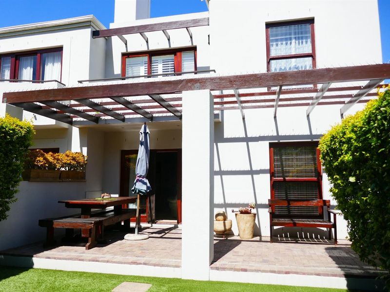 Tranquil Ground-Floor Apartment in Boutique Block - Photo 3