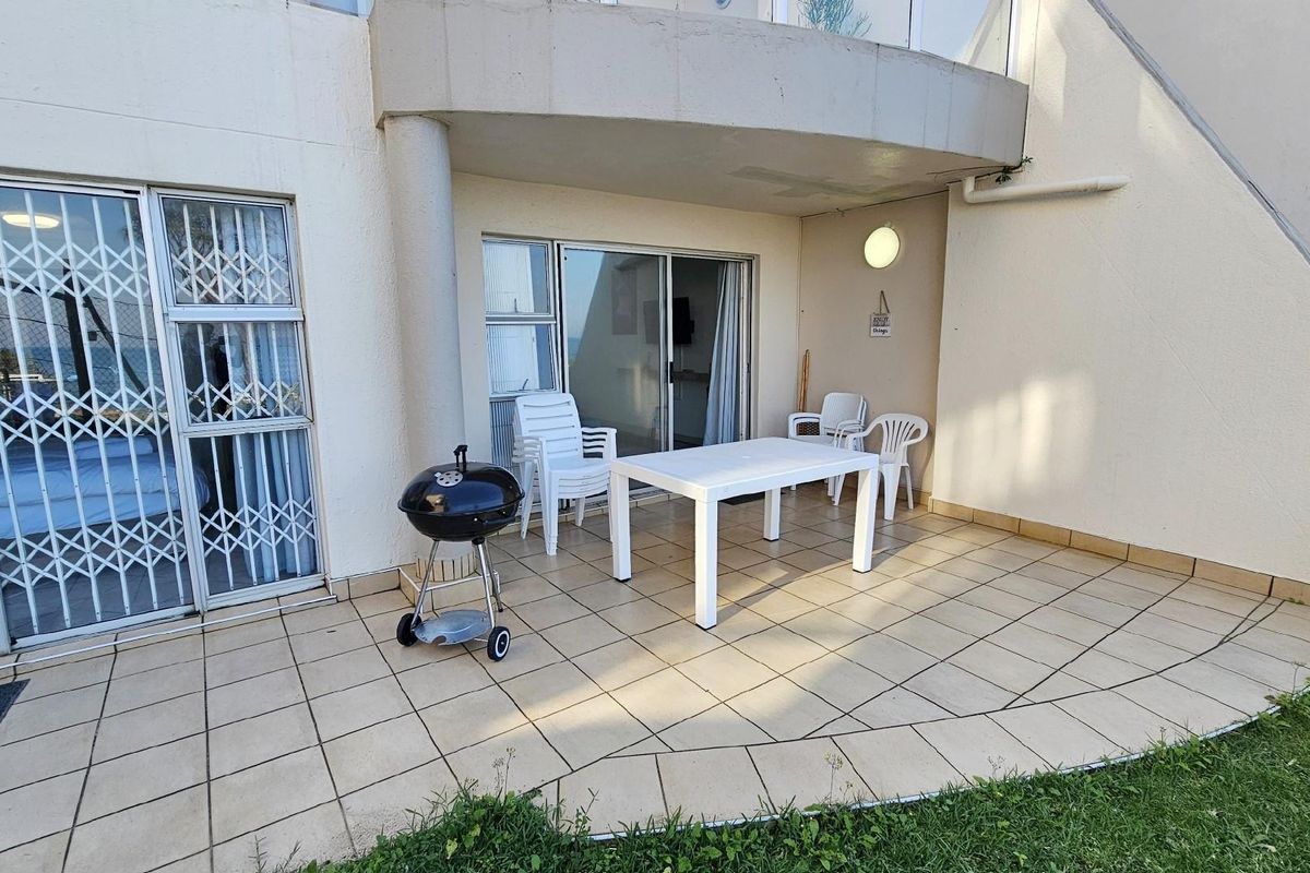 Magnificent, fully furnished beachfront apartment in Margate - Photo 2