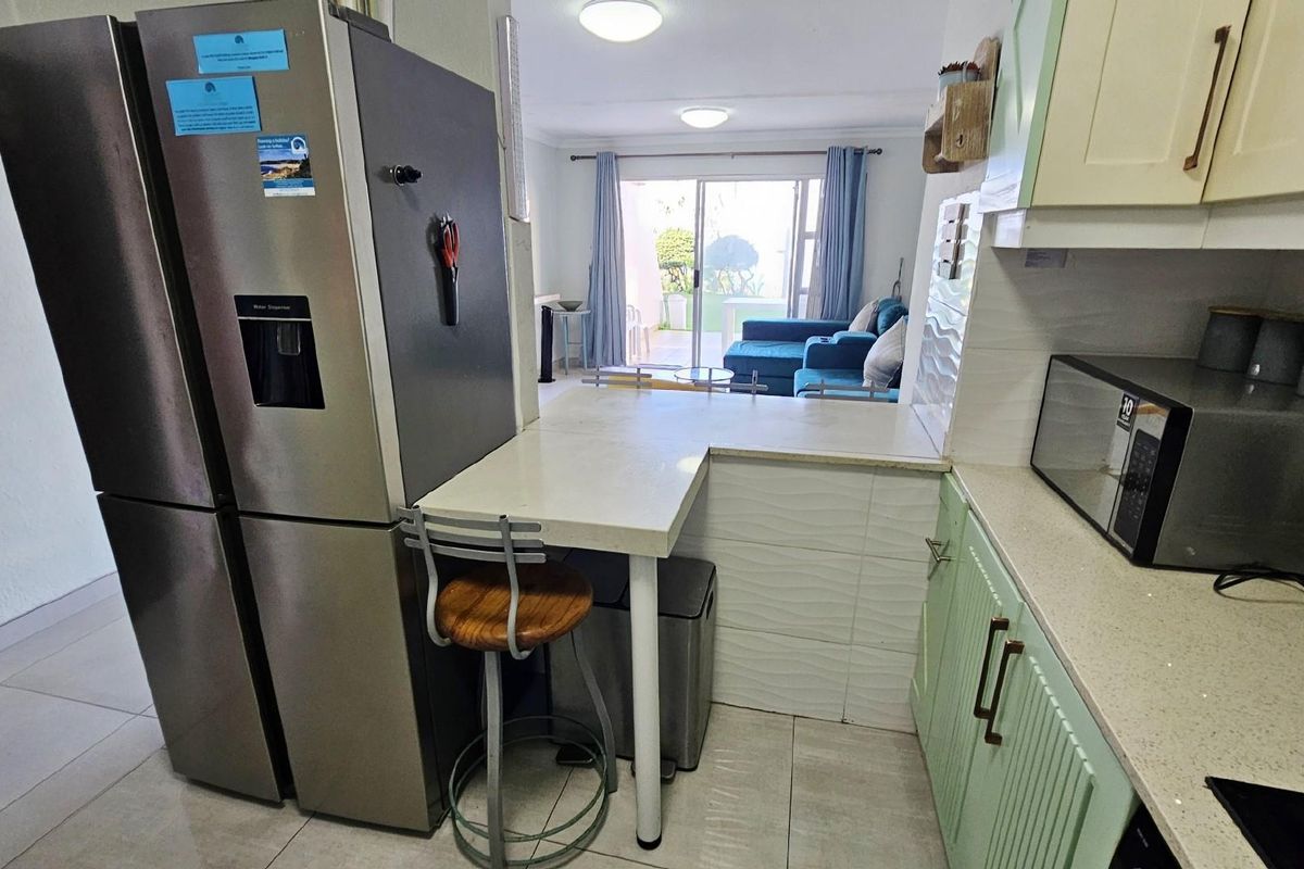 Magnificent, fully furnished beachfront apartment in Margate - Photo 5