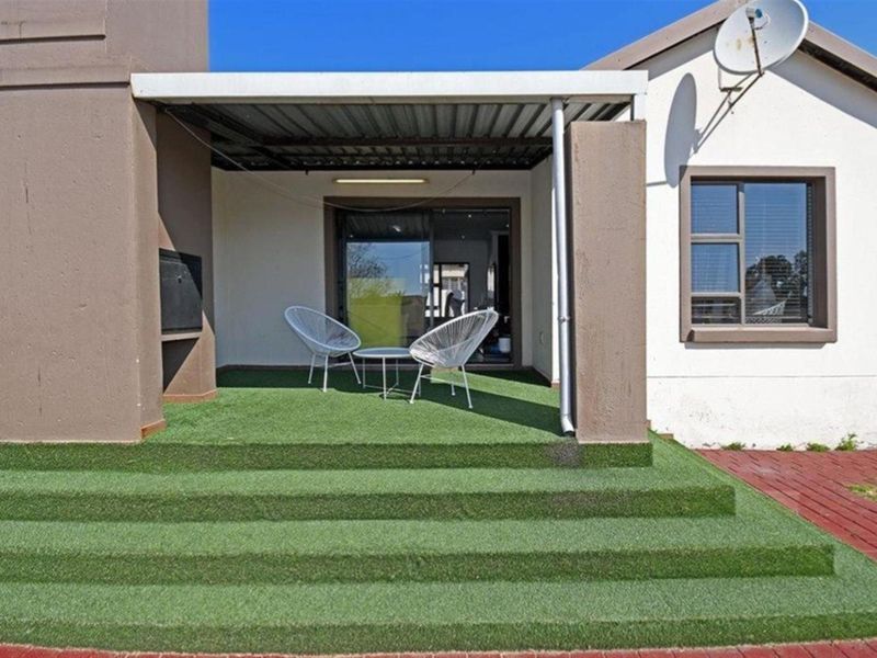 Heavenly 3-Bedroom Home in the Heart of Thatchfield - Photo 6