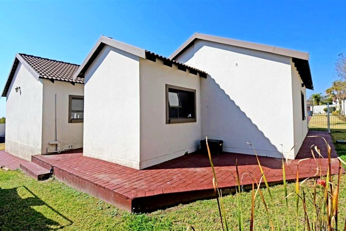 Heavenly 3-Bedroom Home in the Heart of Thatchfield - Photo 4