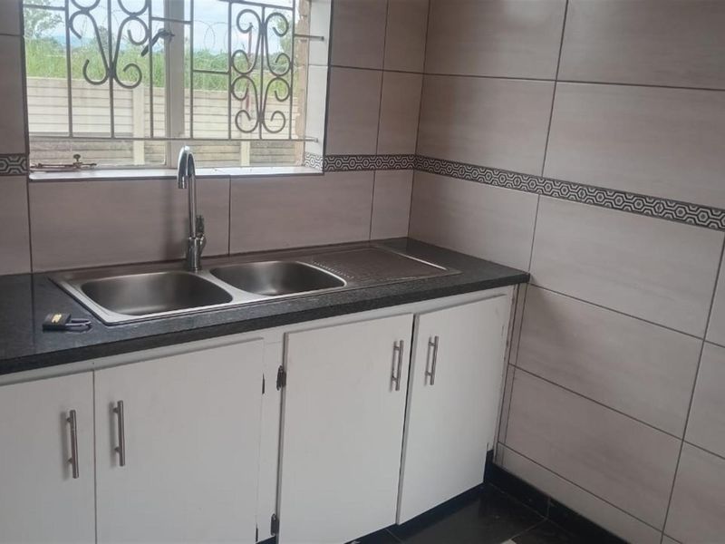 House To Rent in Lennoxton Newcastle KwaZulu Natal - Photo 5