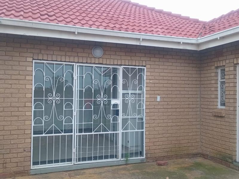 House To Rent in Lennoxton Newcastle KwaZulu Natal - Photo 2