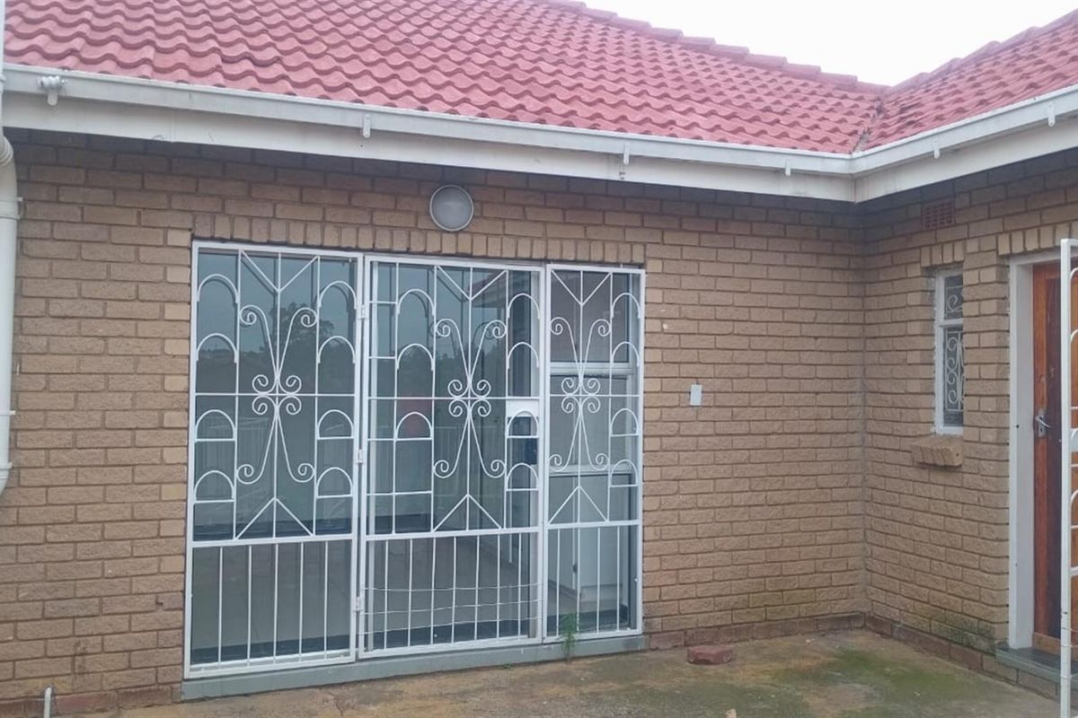 House To Rent in Lennoxton Newcastle KwaZulu Natal - Photo 2