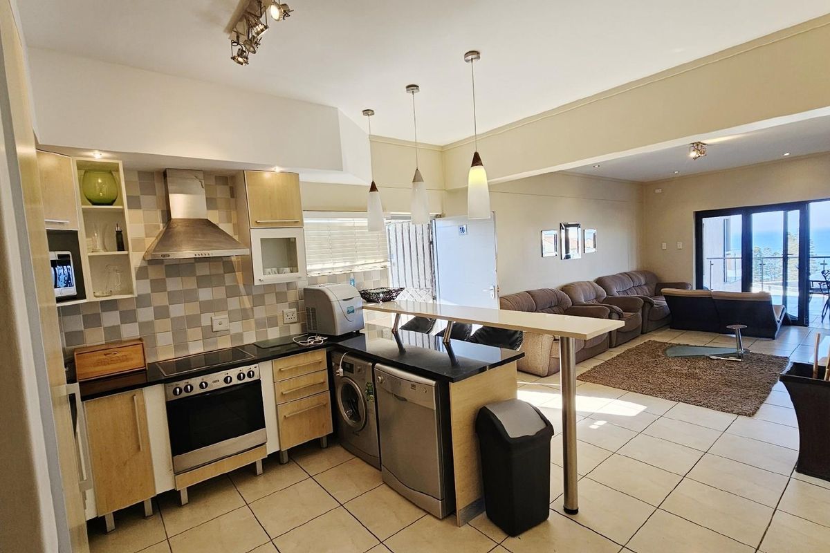 3 bedroom,  2 bathroom Beachfront Apartment For Sale in Margate, KwaZulu Natal - Photo 3