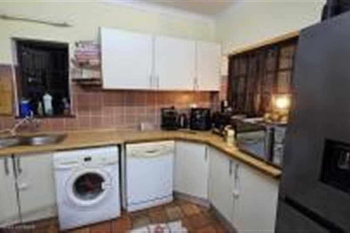 2 bedroom Townhouse For Sale in Margate, KwaZulu Natal - Photo 2