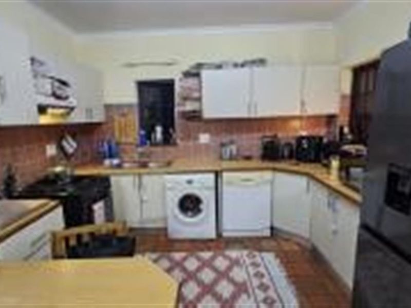 2 bedroom Townhouse For Sale in Margate, KwaZulu Natal - Photo 3