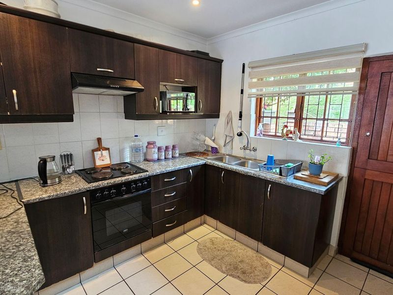 Superb, spacious 2 bedroom Townhouse on the market in a tranquil Eco Estate - Photo 8