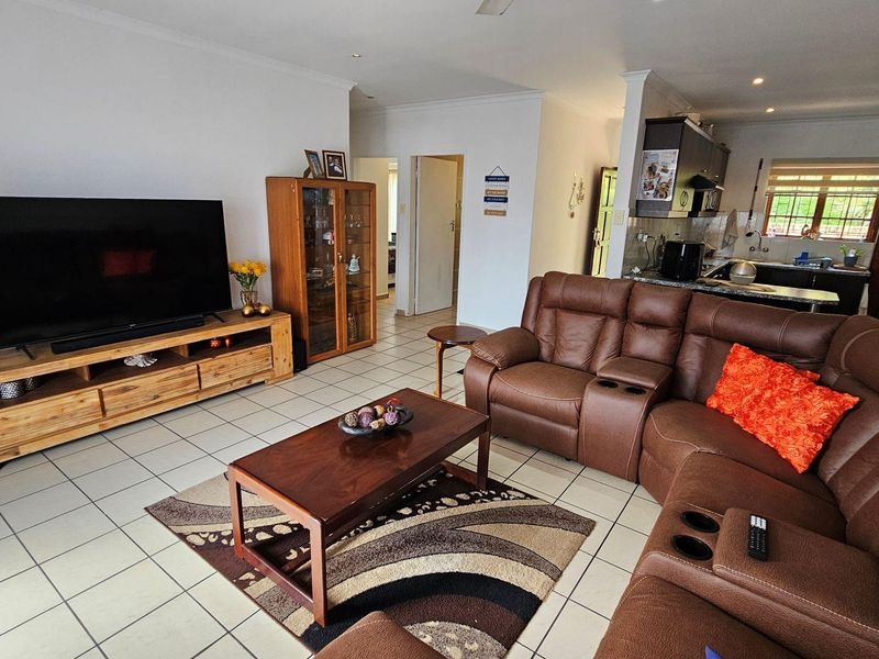 Superb, spacious 2 bedroom Townhouse on the market in a tranquil Eco Estate - Photo 7