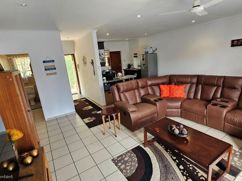 Superb, spacious 2 bedroom Townhouse on the market in a tranquil Eco Estate - Photo 6