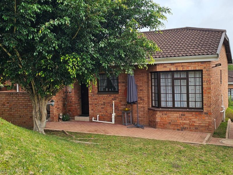 Superb, spacious 2 bedroom Townhouse on the market in a tranquil Eco Estate - Photo 3