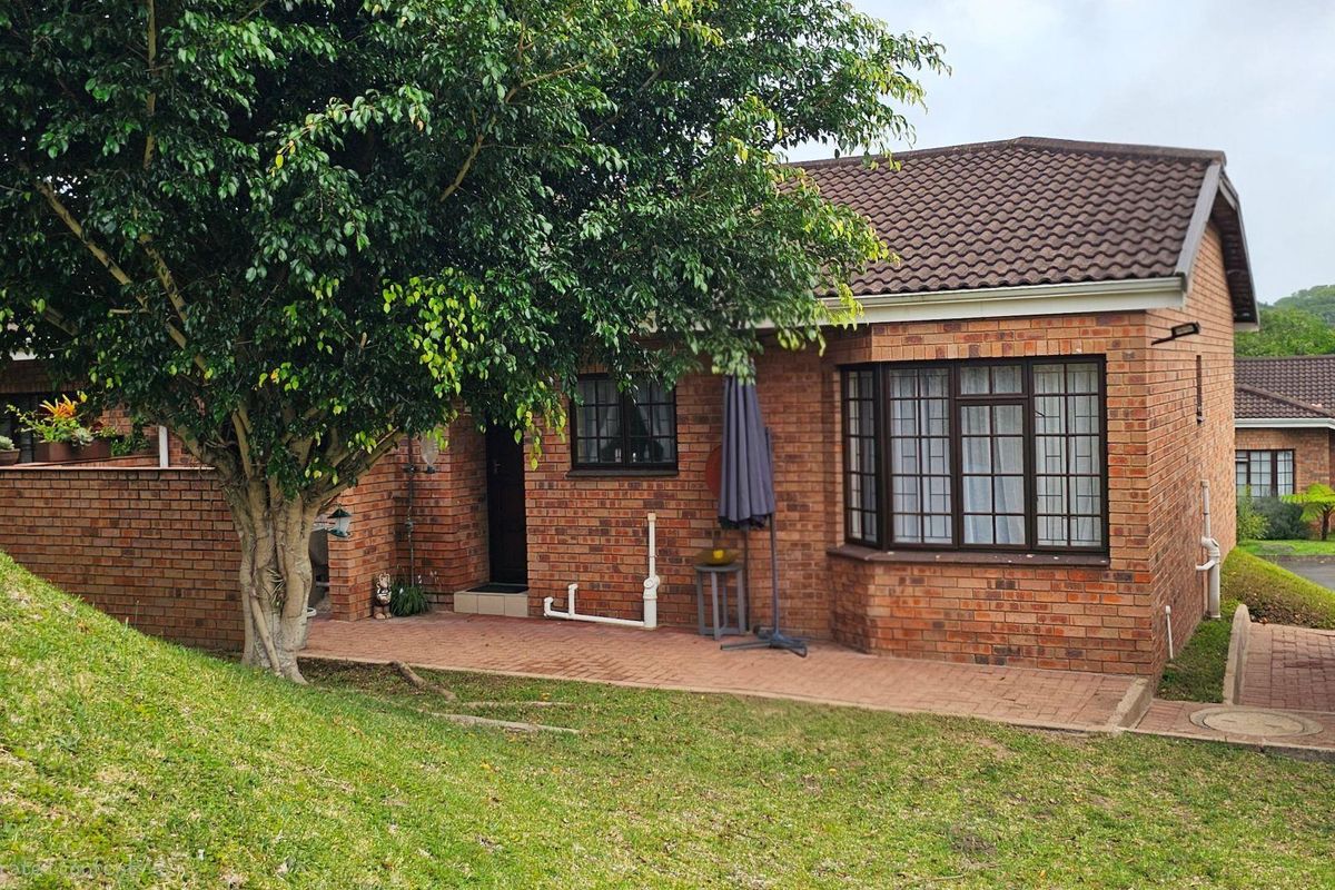 Superb, spacious 2 bedroom Townhouse on the market in a tranquil Eco Estate - Photo 3